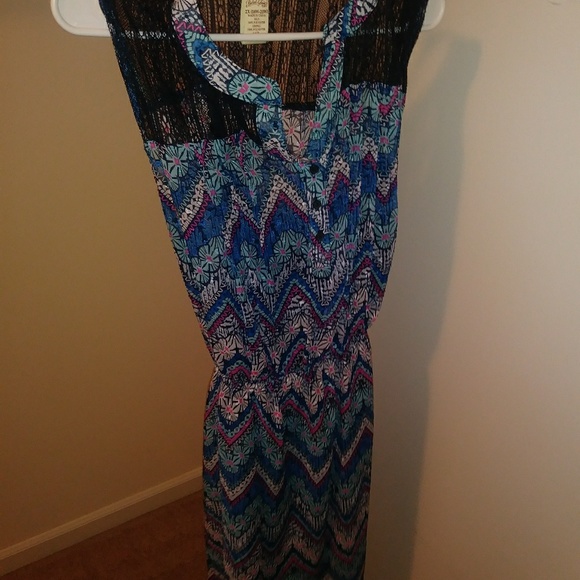 Dresses - Picture 4 of 8